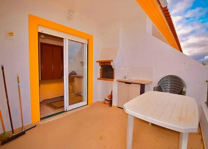 Estrada De, Urbanizacao,edificio Laranjal,apartment 18,vale Carro, 8200-596 Appartement